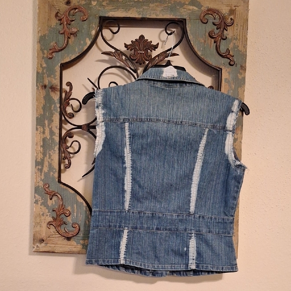 Bill Blass Blue Denim Vest Tailored Distressed. Excellent Condition NWOT Size PM - Picture 10 of 11